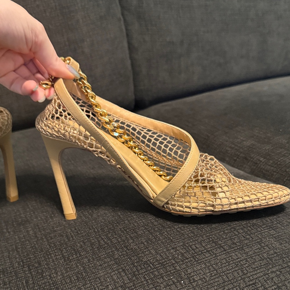 Bottega Veneta Mesh Calfskin Chain Stretch Pump 36 Beige - Picture 2 of 7
